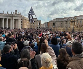 Pélerins vannetais Place St Pierre à Rome